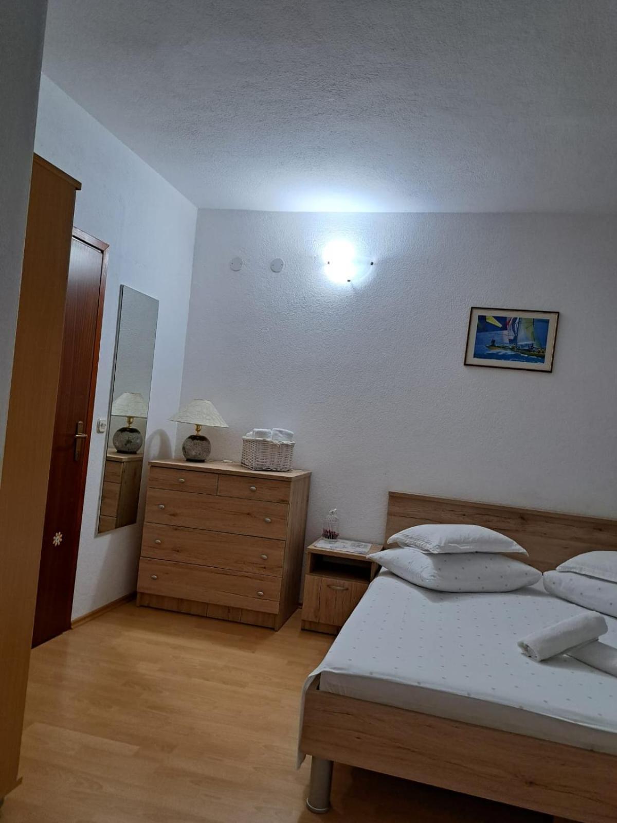 Apartments Garac Дуги-Рат Экстерьер фото