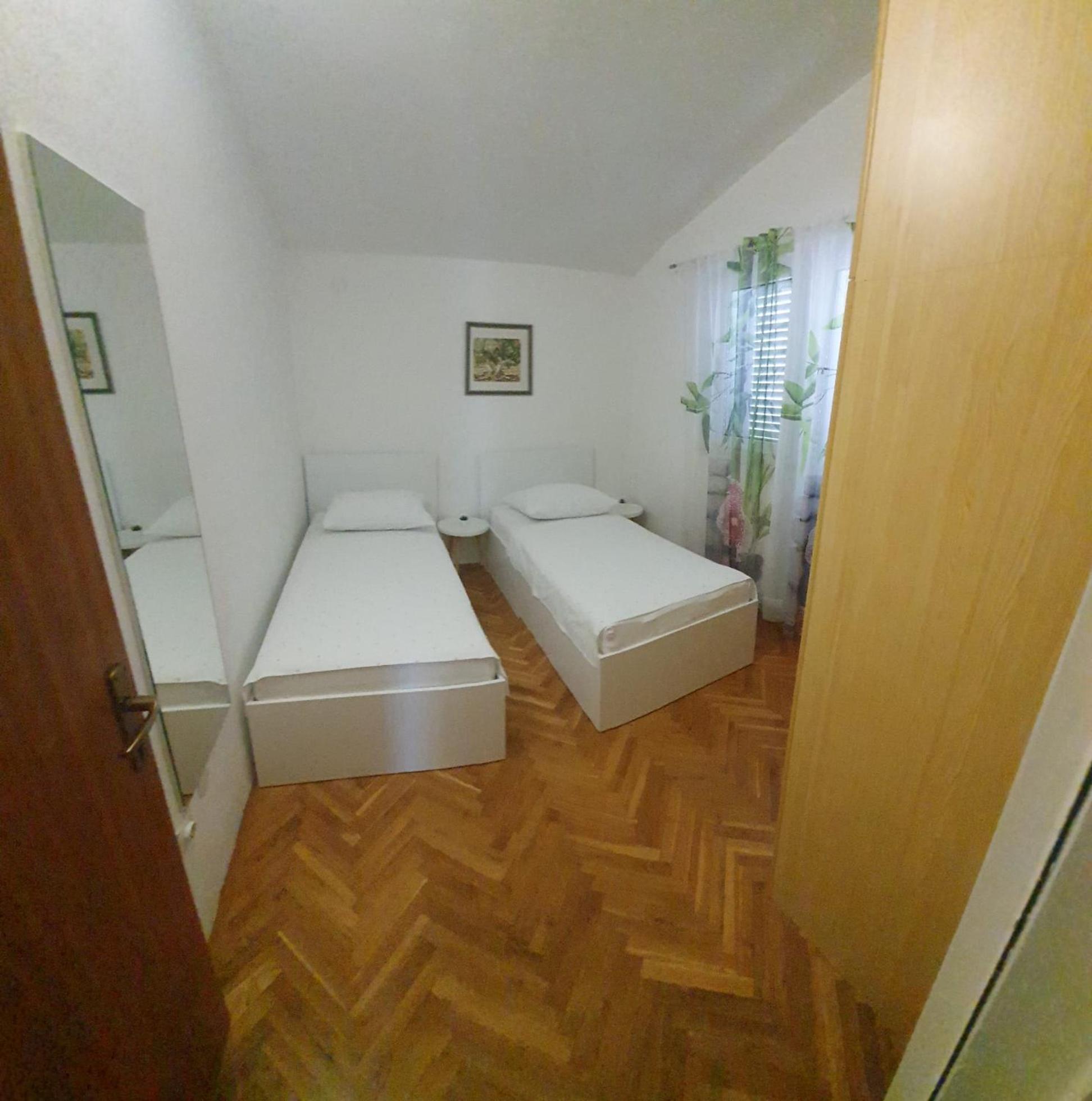 Apartments Garac Дуги-Рат Экстерьер фото